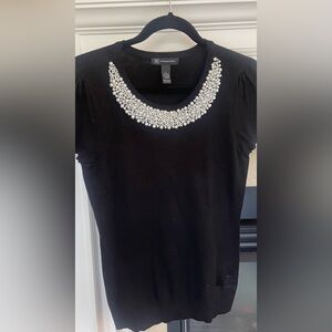 Black tee with pearl neckline details